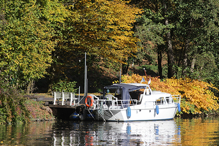 Neue Bootsstege an der Lahn