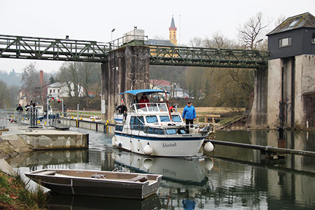 Erste Ausfahrt Schleuse Diez